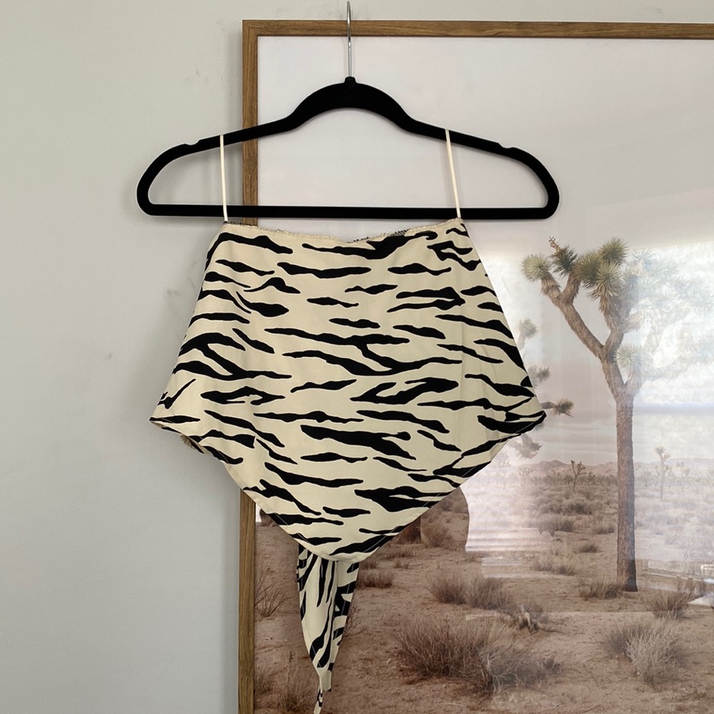 Strapless bandana crop top